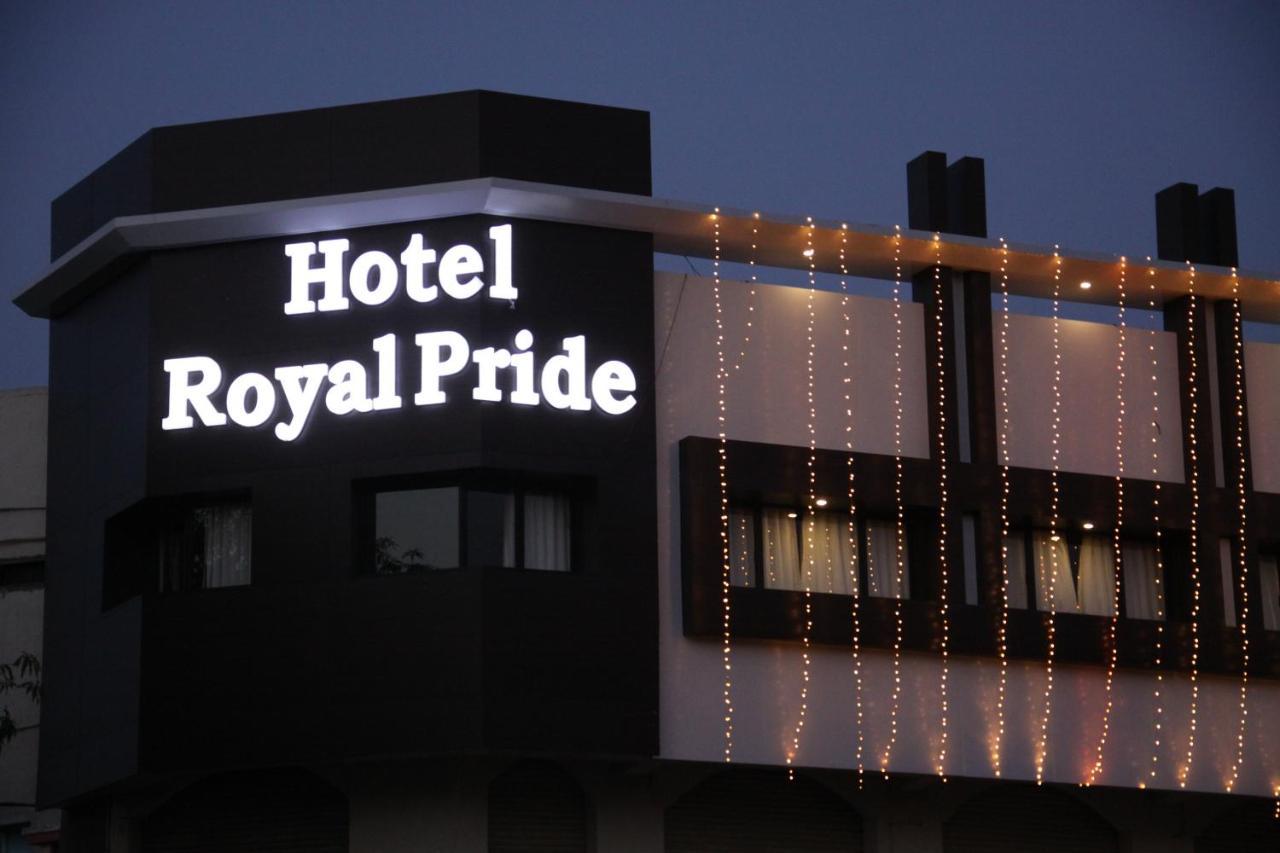Hotel Royal Pride 아흐메다바드 외부 사진