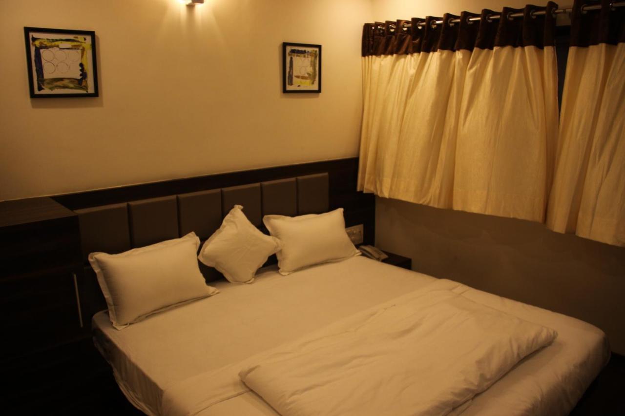 Hotel Royal Pride 아흐메다바드 외부 사진
