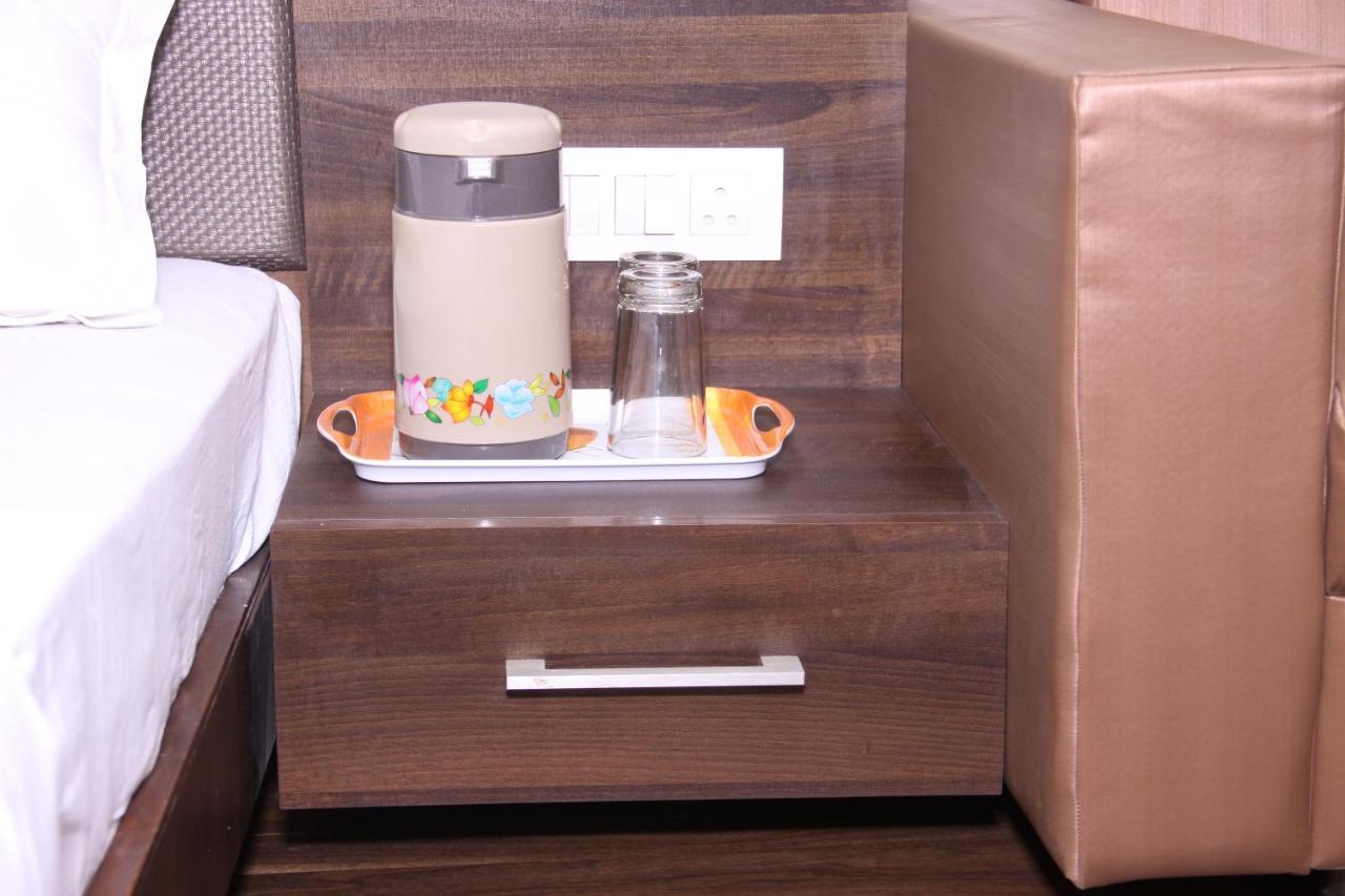 Hotel Royal Pride 아흐메다바드 외부 사진