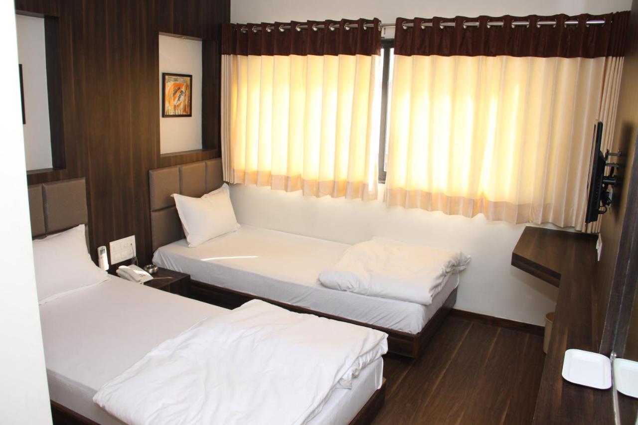 Hotel Royal Pride 아흐메다바드 외부 사진