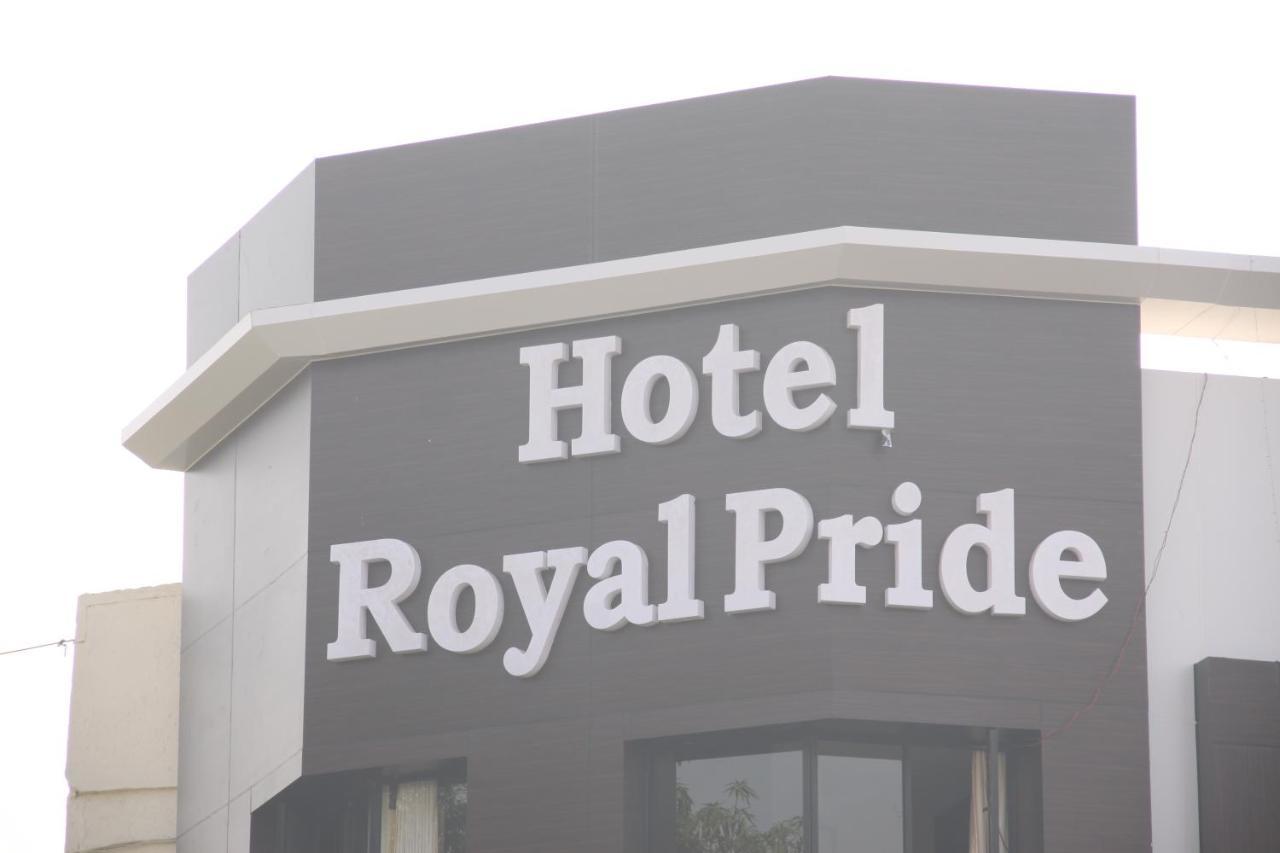 Hotel Royal Pride 아흐메다바드 외부 사진