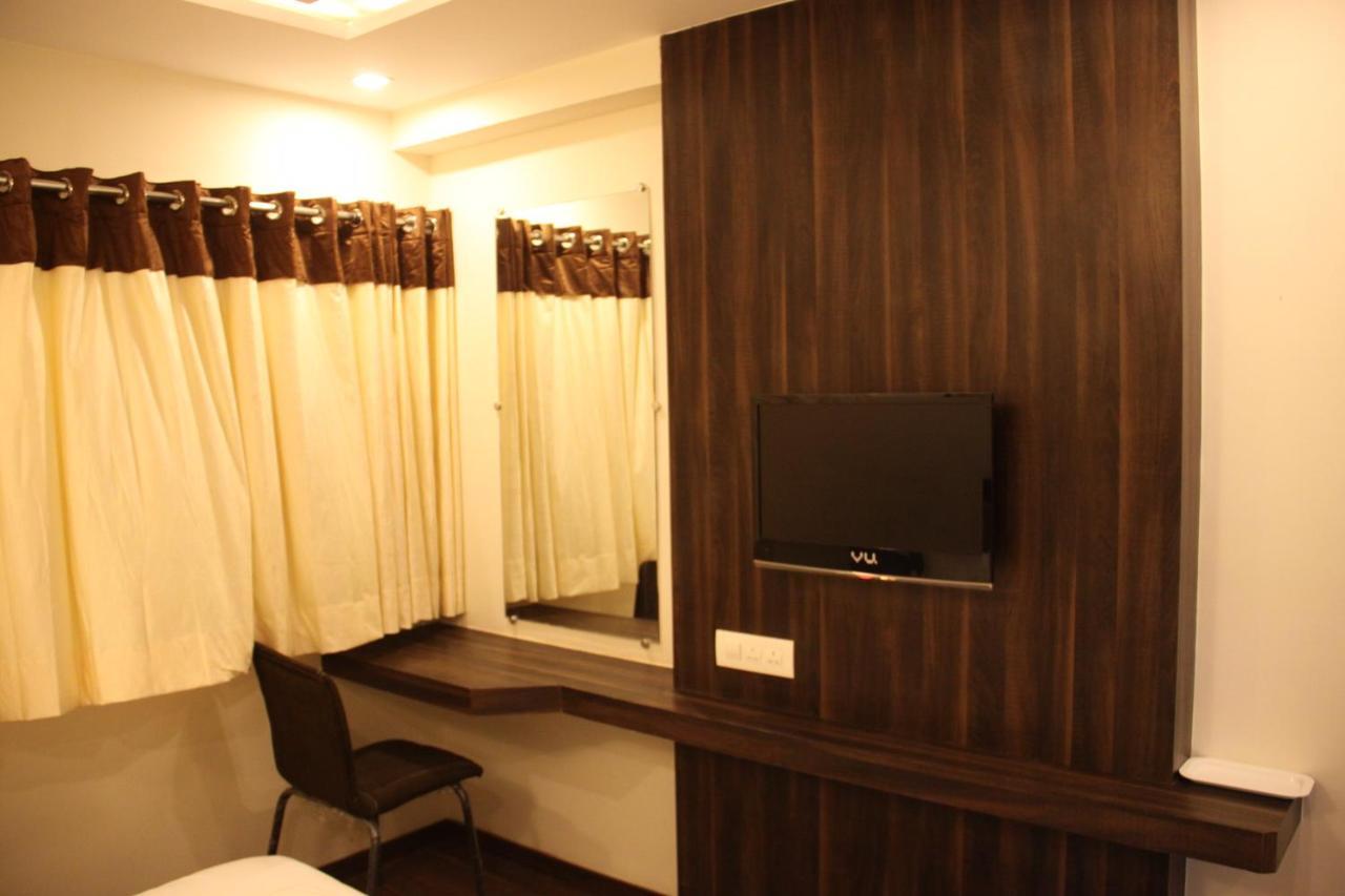 Hotel Royal Pride 아흐메다바드 외부 사진